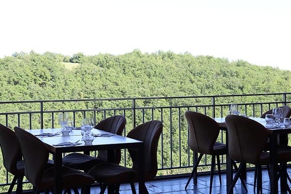 vue extérieure du restaurant la table du vigneron à cahors