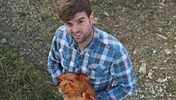 Romain Calvet, chapons et poulets fermiers élevés en plein air à Cahors
